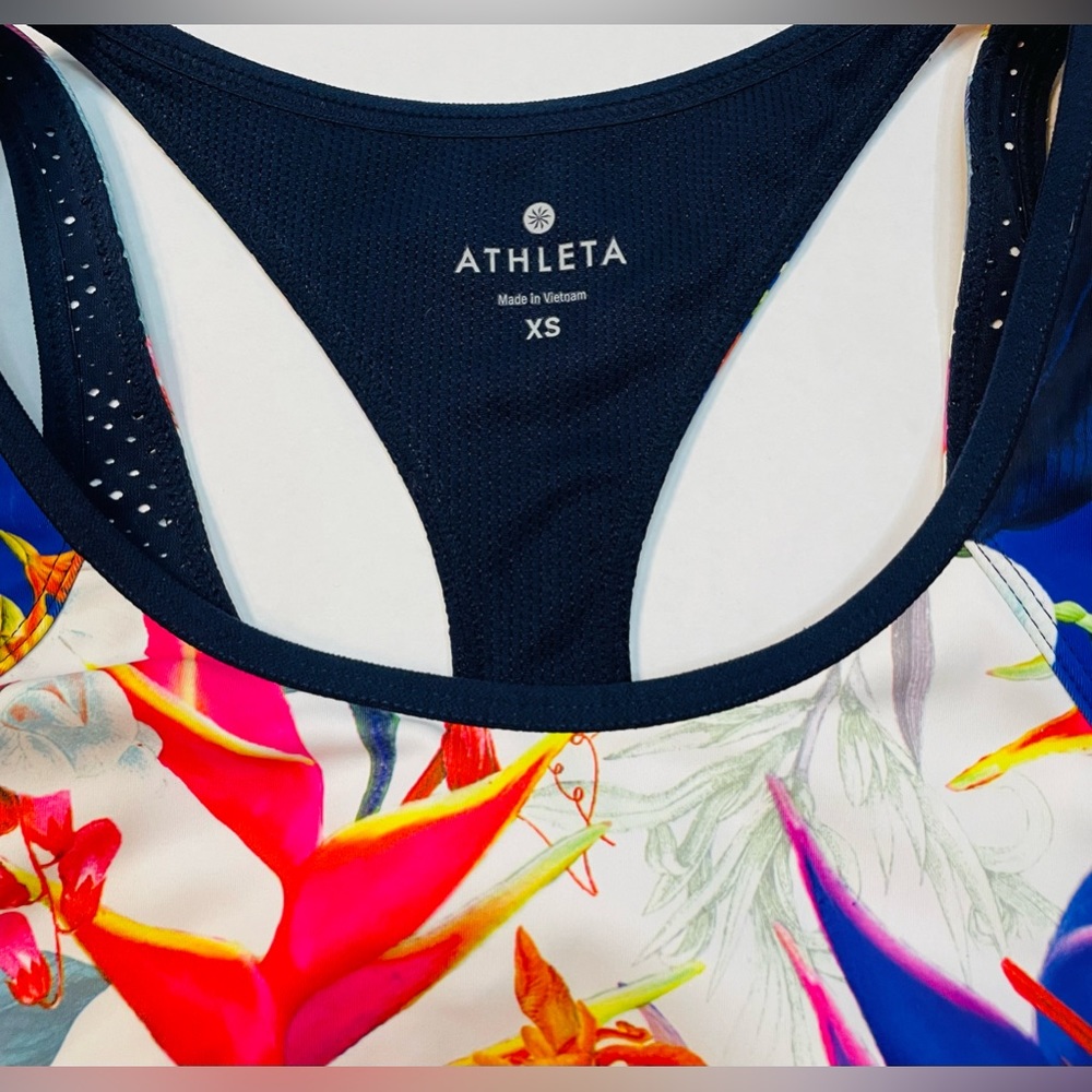 Ladies Size XS. Athleta Brand “Triple Dare” Sports Bra. Euc - Picture 2 of 5
